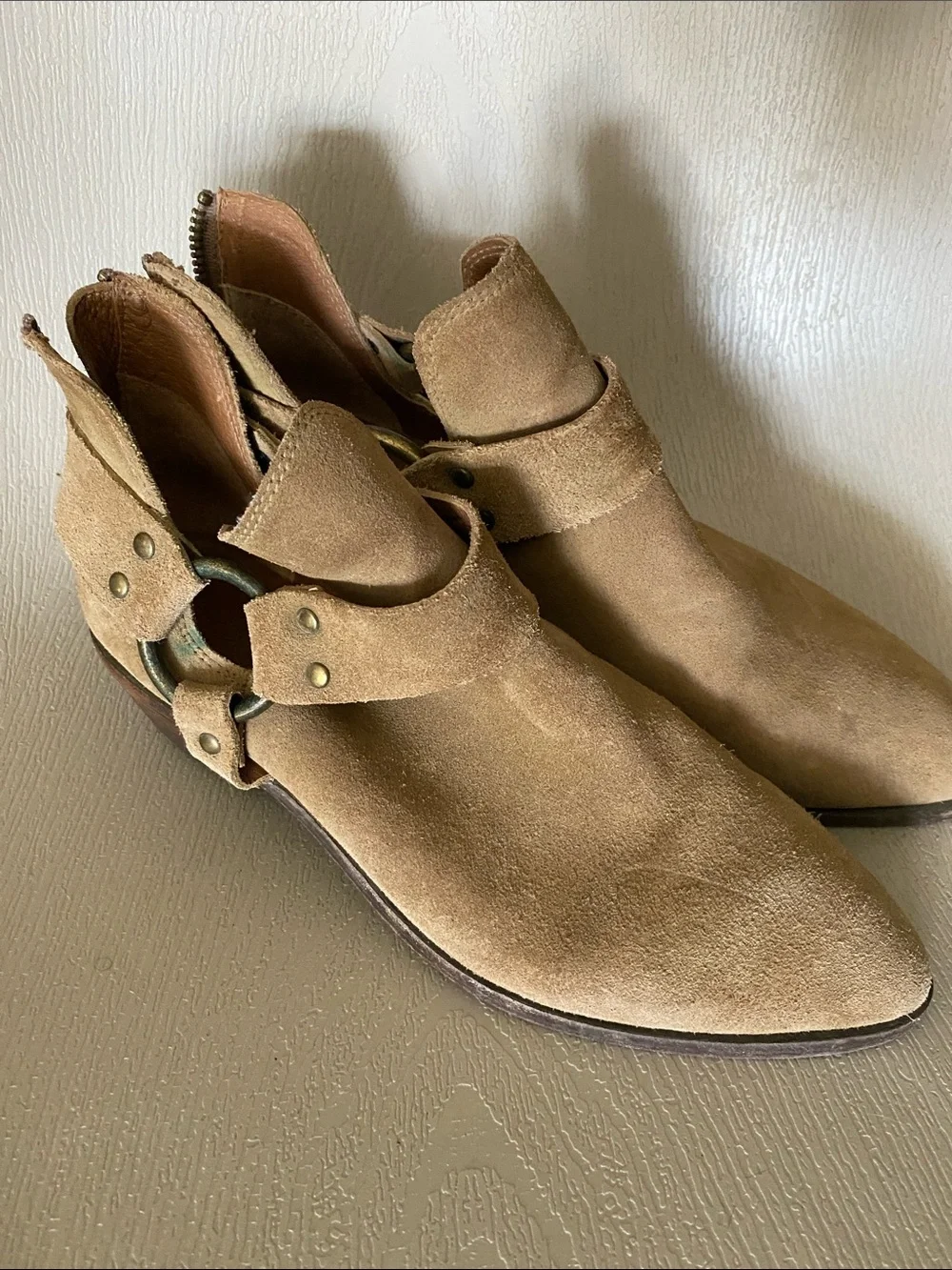 Frye Ray Suede Leather Harness Ankle Booties Sage Tan 8.5m